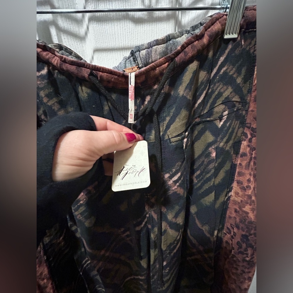 NWT FREE PEOPLE Hudson Canyon Printed Pants-Brown Combo/Animal Plaid XS - Picture 8 of 8